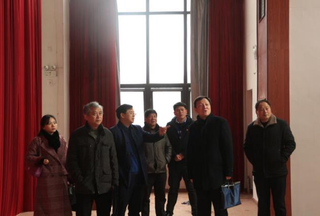 南昌市財政局、教育局領(lǐng)導(dǎo)干部一行蒞臨南昌向遠鐵路學校檢查指導(dǎo)工作！
