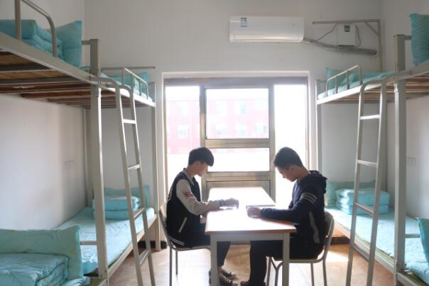 南昌向遠軌道技術(shù)學校樂化校區(qū)綠樹成蔭的校園環(huán)境