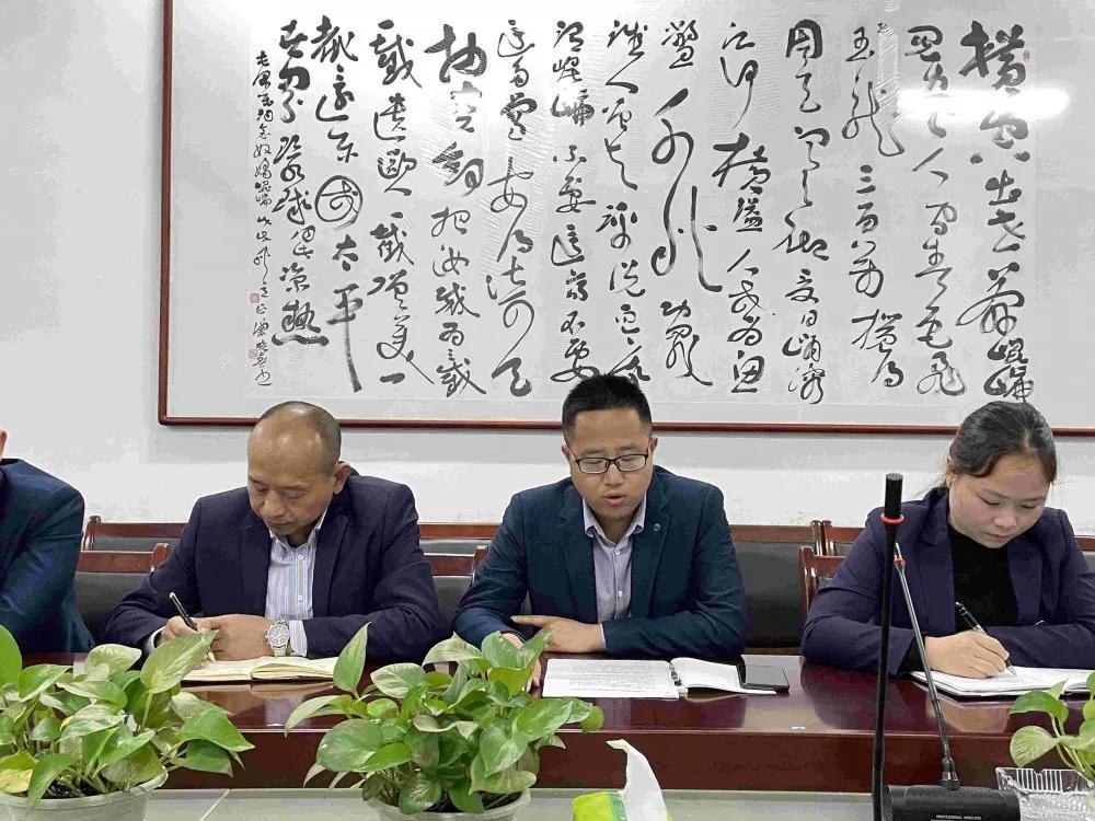 南昌向遠(yuǎn)軌道技術(shù)學(xué)校黨支部召開(kāi)黨員大會(huì)