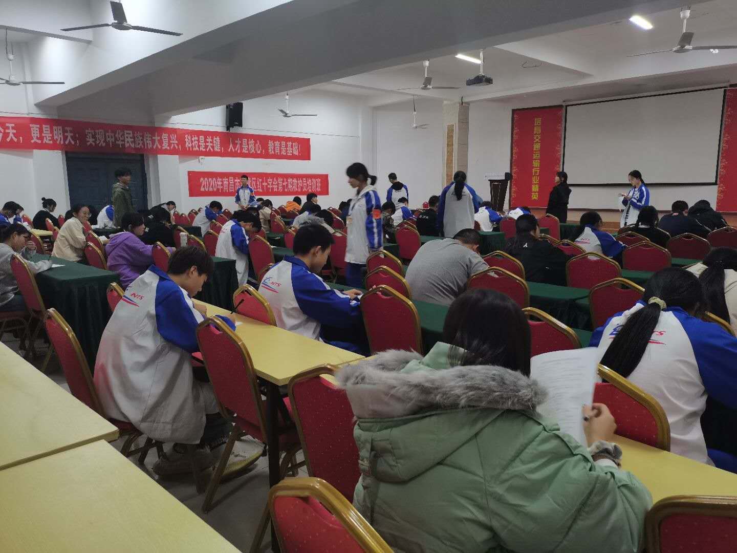 南昌向遠(yuǎn)軌道技術(shù)學(xué)校順利開(kāi)展2020下半年入團(tuán)積極分子培訓(xùn)活動(dòng)