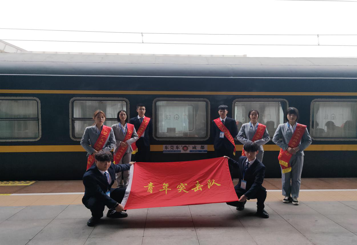南昌向遠(yuǎn)軌道技術(shù)學(xué)校組織學(xué)生參與2020年春運(yùn)志愿者行動
