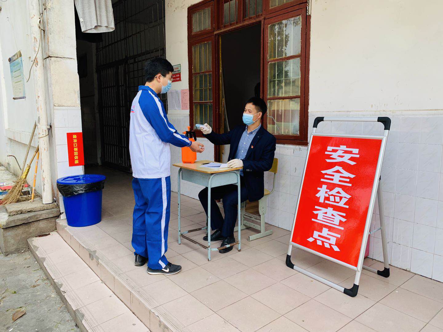 南昌市責(zé)任督學(xué)掛牌督導(dǎo)工作組來(lái)南昌向遠(yuǎn)軌道學(xué)校進(jìn)行四月份開學(xué)專項(xiàng)督查工作