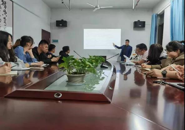 轉(zhuǎn)作風、優(yōu)環(huán)境，我們這么干||南昌向遠軌道技術學校開展宿舍內(nèi)務標準化培訓