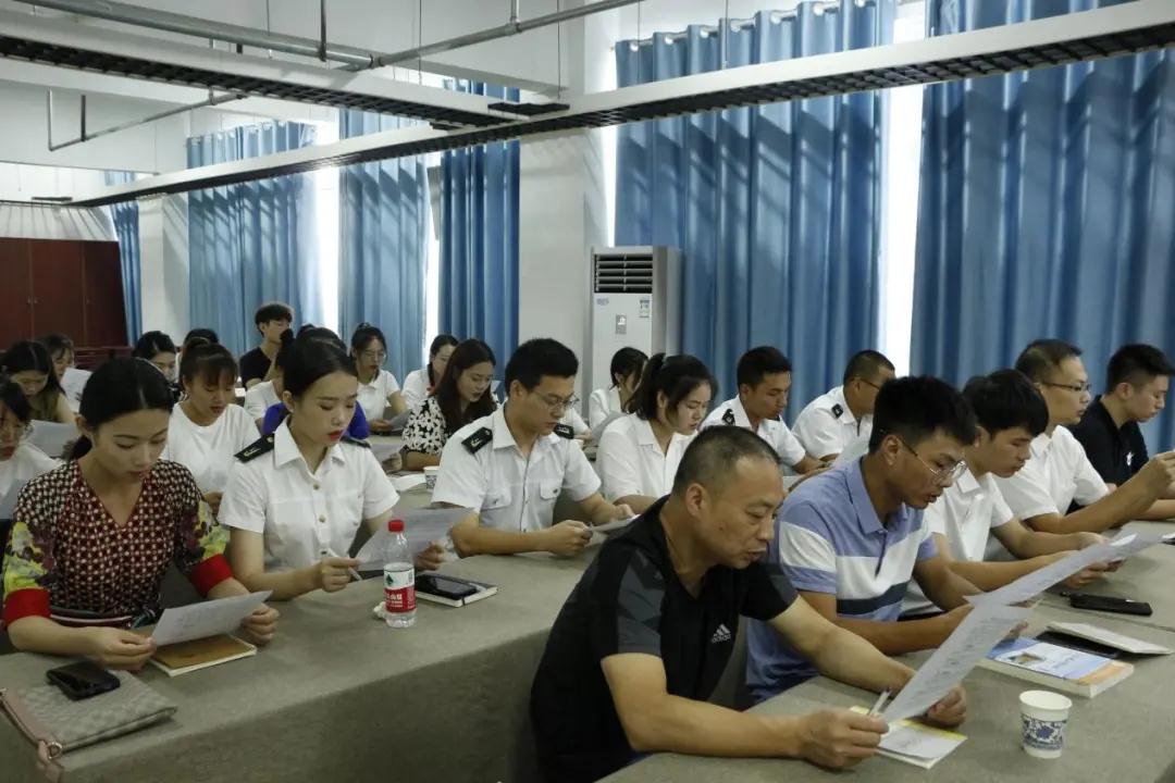 南昌向遠(yuǎn)軌道技術(shù)學(xué)校2021年秋季新進教職工師德師風(fēng)責(zé)任書簽訂暨結(jié)業(yè)儀式順利舉辦