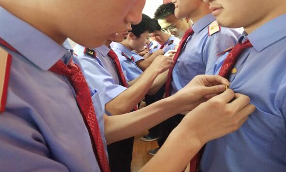 南昌向遠(yuǎn)軌道技術(shù)學(xué)校“傳遞青春火炬，點(diǎn)亮光彩未來(lái)”