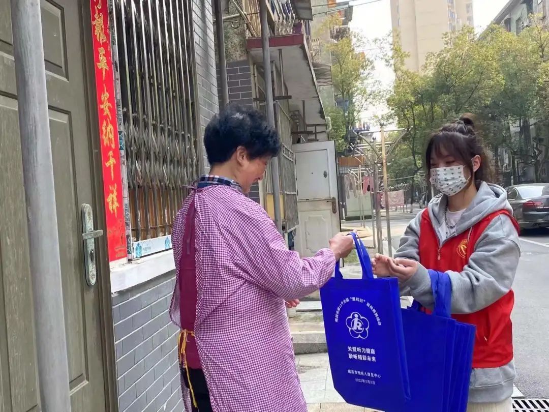 南昌向遠軌道技術學校青年志愿者協(xié)會開展3·3“愛耳日”志愿服務活動