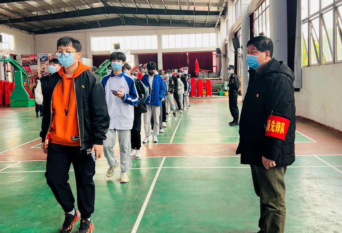 退而不休，初心永恒-致敬南昌向遠(yuǎn)軌道技術(shù)學(xué)校黨支部書記毛志富