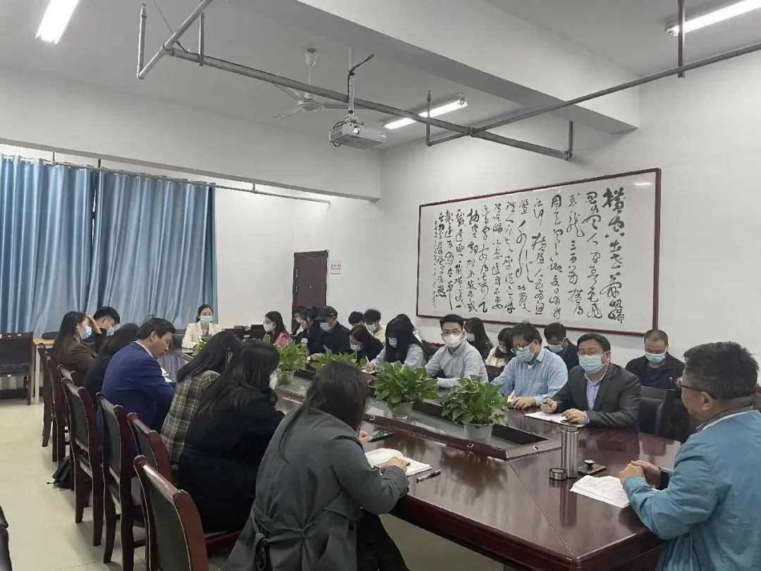 南昌向遠軌道技術(shù)學校教務處召開省教師教學能力大賽學習大會
