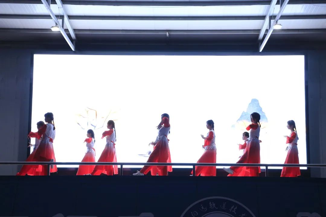 南昌向遠(yuǎn)軌道技術(shù)學(xué)校第四屆校園文化節(jié)開幕式圓滿結(jié)束