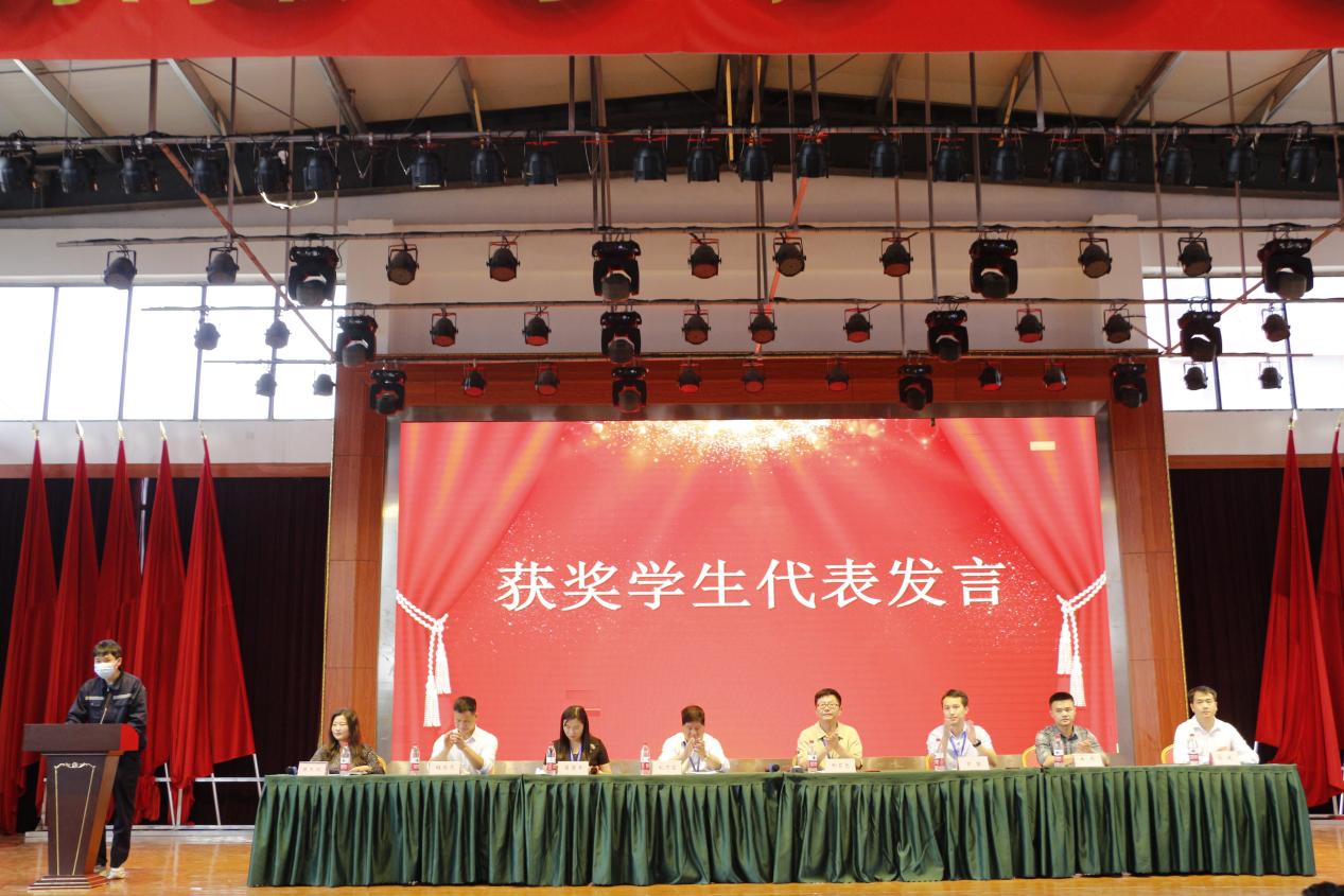 南昌向遠(yuǎn)軌道技術(shù)學(xué)校召開市教學(xué)能力大賽、技能大賽表彰大會