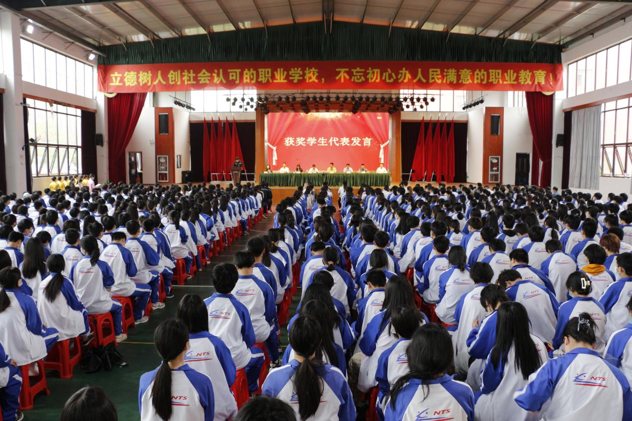南昌向遠(yuǎn)軌道技術(shù)學(xué)校召開市教學(xué)能力大賽、技能大賽表彰大會