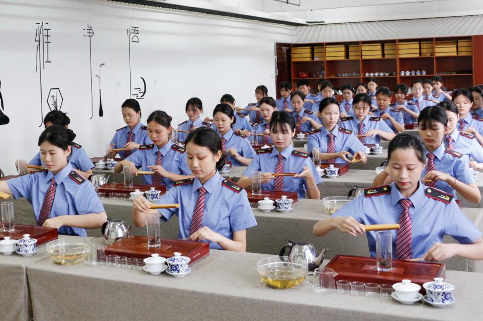 南昌向遠(yuǎn)軌道技術(shù)學(xué)校開展職教宣傳月系列活動之技能展示