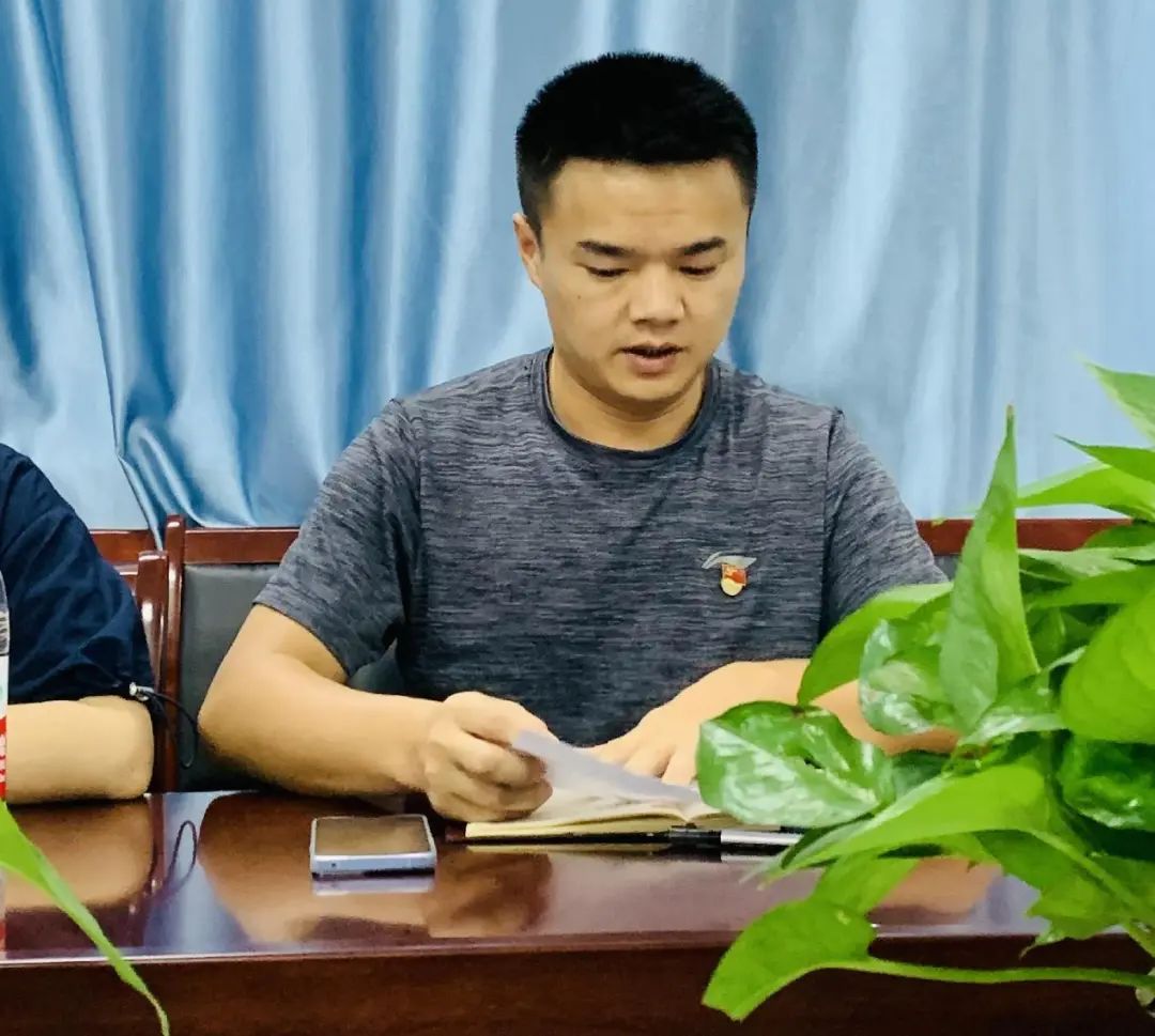 堅(jiān)守初心向未來(lái),喜迎黨的二十大|南昌向遠(yuǎn)軌道技術(shù)學(xué)校召開(kāi)黨員大會(huì)