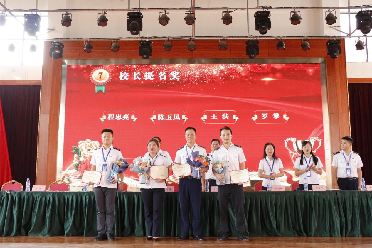 南昌向遠軌道技術(shù)學校召開2021-2022學年先進教師大會