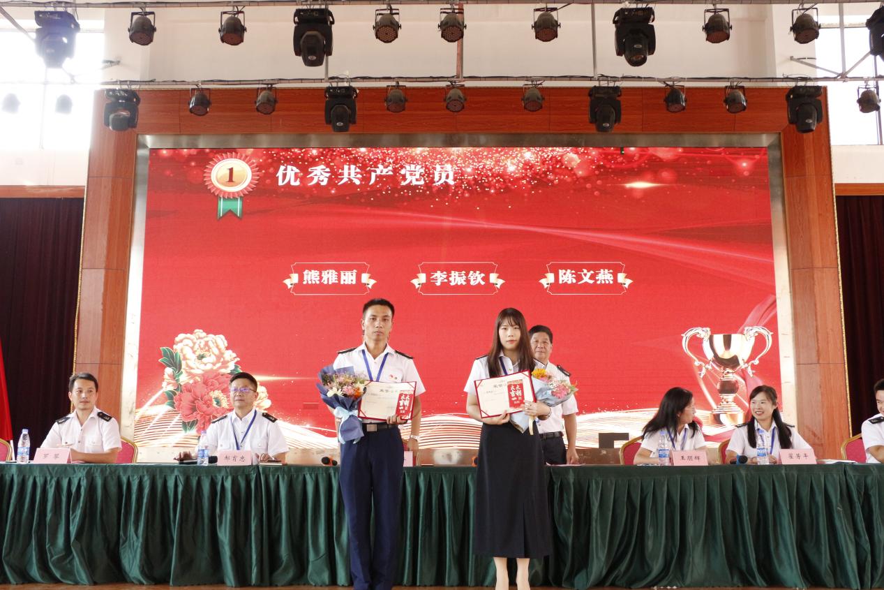 南昌向遠軌道技術(shù)學校召開2021-2022學年先進教師大會