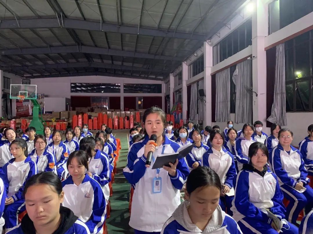 南昌向遠(yuǎn)軌道技術(shù)學(xué)校召開“堅(jiān)定不移跟黨走，踔厲奮發(fā)向未來 ”主題團(tuán)課