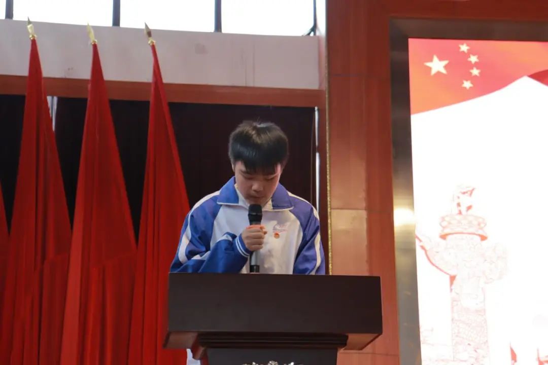南昌向遠軌道技術(shù)學(xué)校紀(jì)念“一二·九”愛國運動暨新團員入團宣誓儀式
