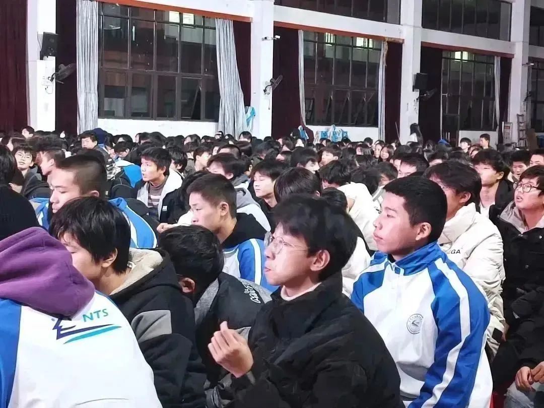 “慧”溝通，愛相隨∥南昌向遠軌道技術(shù)學(xué)校組織親子溝通心理講座