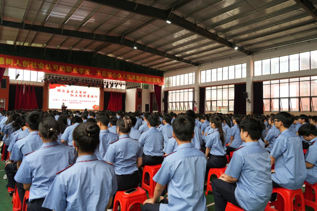 南昌向遠(yuǎn)軌道技術(shù)學(xué)校邀請(qǐng)黨的二十大代表來(lái)校作專題報(bào)告