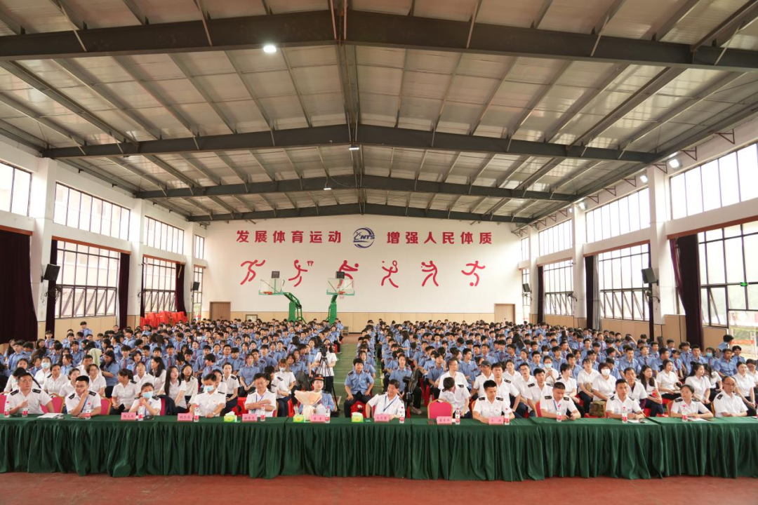 南昌向遠(yuǎn)軌道技術(shù)學(xué)校邀請(qǐng)黨的二十大代表來(lái)校作專題報(bào)告