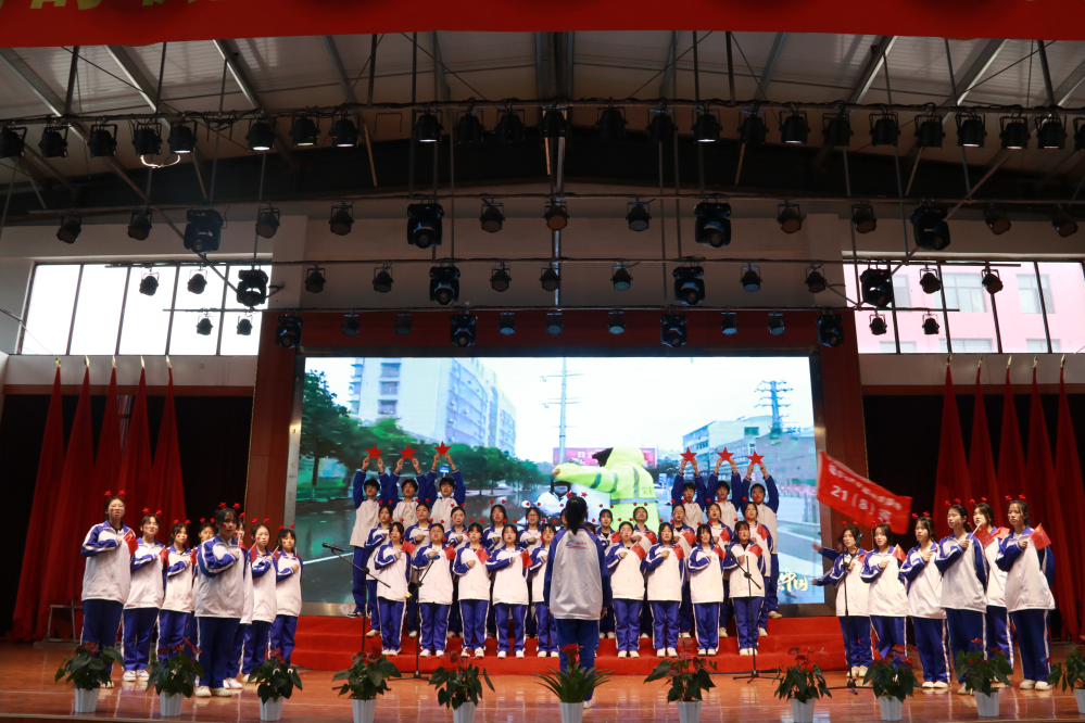 南昌向遠(yuǎn)軌道技術(shù)學(xué)校第五屆校園文化節(jié)系列活動(dòng)之“青春心向黨，弘揚(yáng)五四情”大合唱比賽