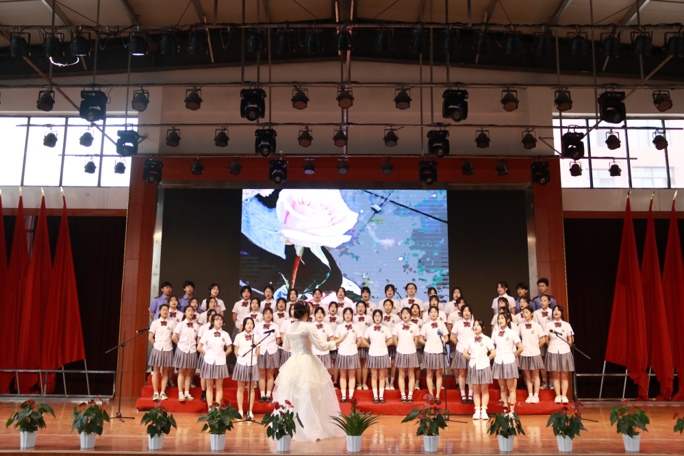 南昌向遠(yuǎn)軌道技術(shù)學(xué)校第五屆校園文化節(jié)系列活動(dòng)之“青春心向黨，弘揚(yáng)五四情”大合唱比賽