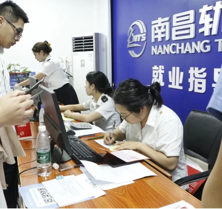 以“心”迎新，滿“新”歡喜 | 南昌向遠(yuǎn)軌道技術(shù)學(xué)校迎新現(xiàn)場(chǎng)！