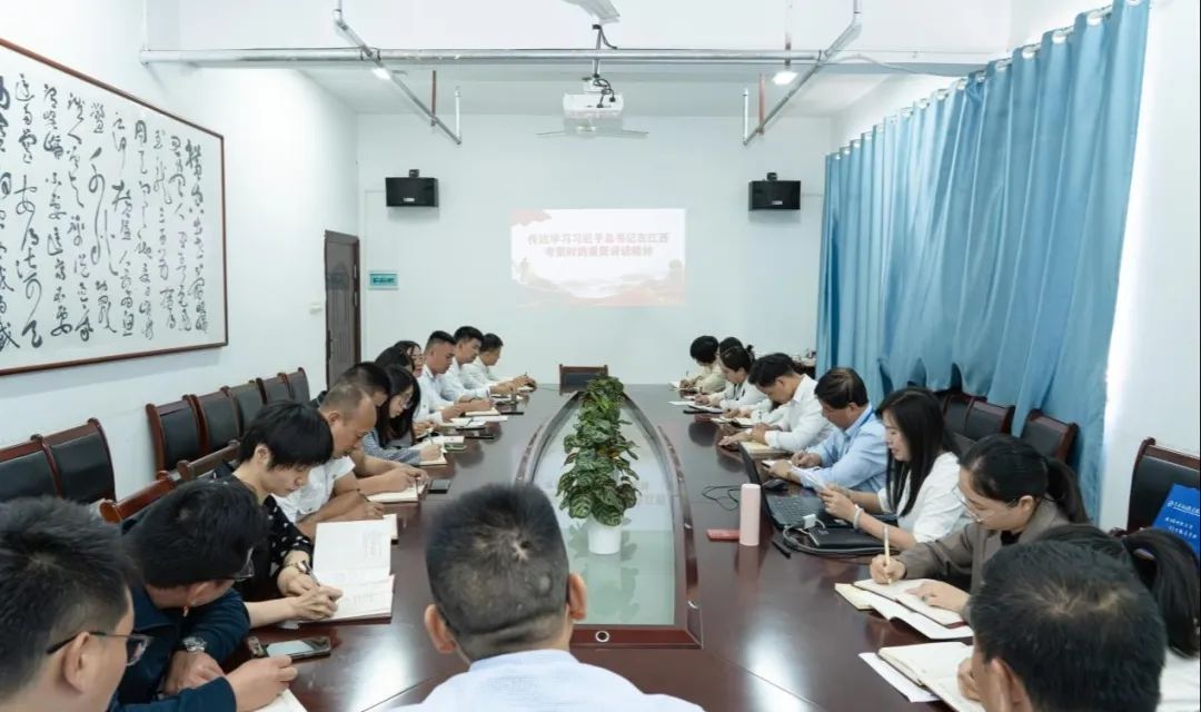 南昌向遠軌道技術學校黨支部開展10月主題黨日活動