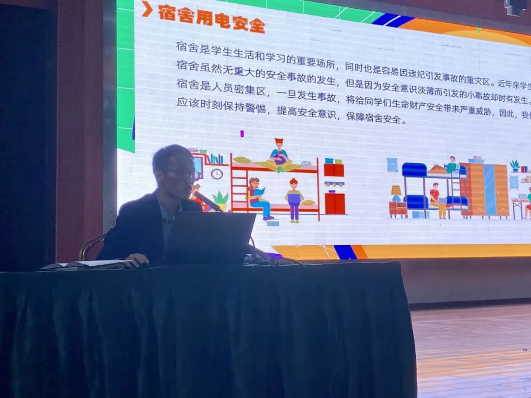 南昌向遠軌道技術(shù)學校開展寢室長工作能力培訓會