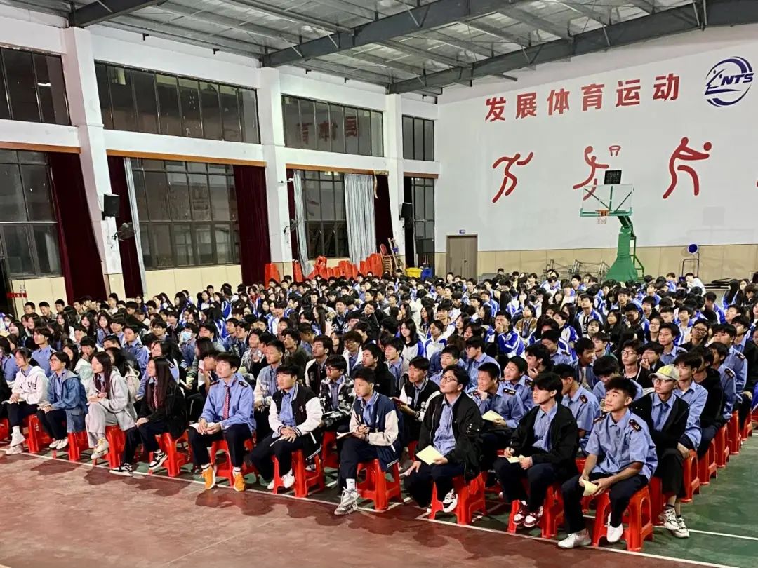 南昌向遠軌道技術(shù)學校開展寢室長工作能力培訓會