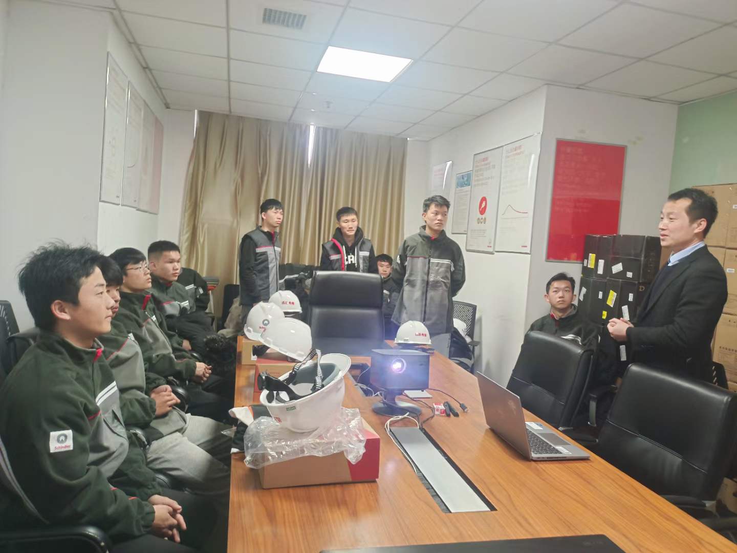 南昌向遠軌道技術(shù)學校學子入職迅達電梯江西分公司
