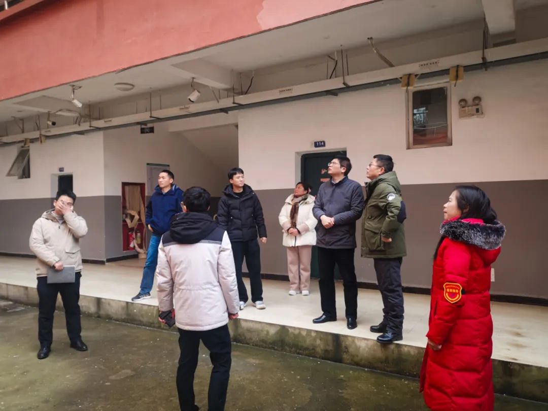 南昌市委教育工委副書記、市教育局副局長何永明蒞臨南昌向遠軌道技術學校檢查督導消防安全工作