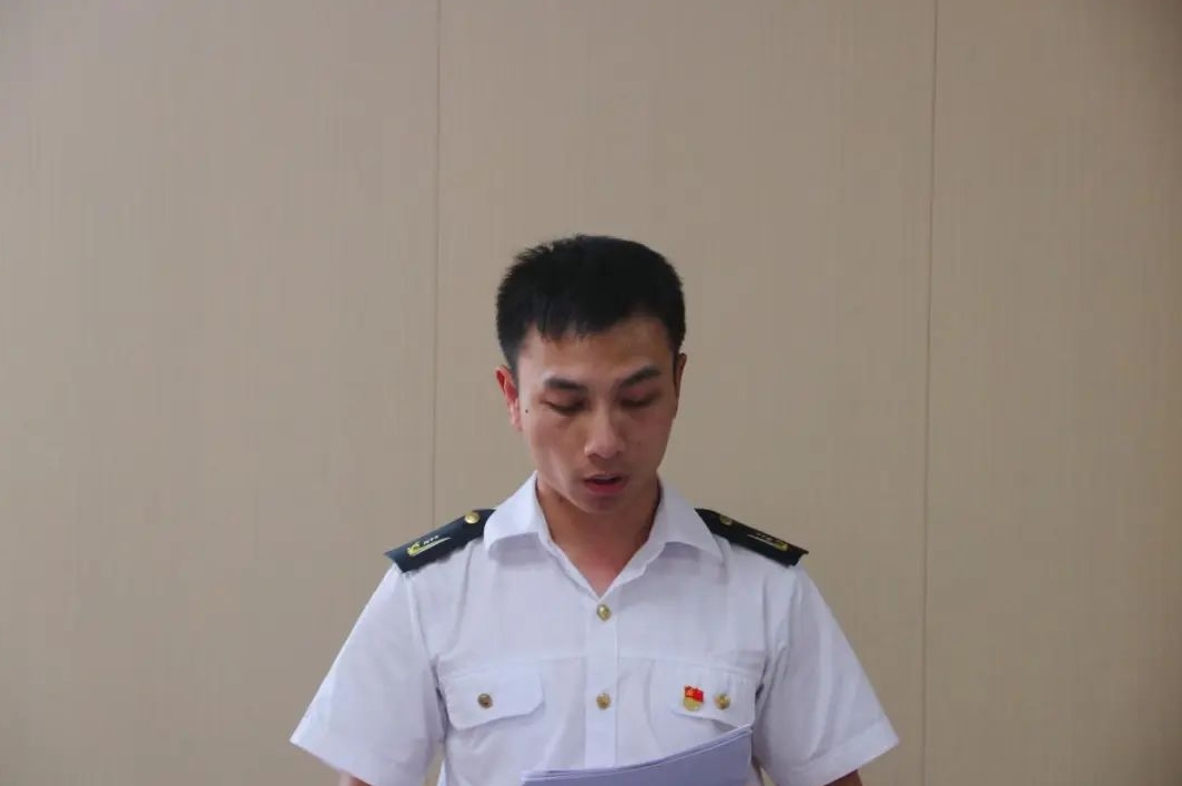 南昌向遠軌道技術(shù)學(xué)校黨支部召開黨員大會集中學(xué)習(xí)《中國共產(chǎn)黨紀(jì)律處分條例》