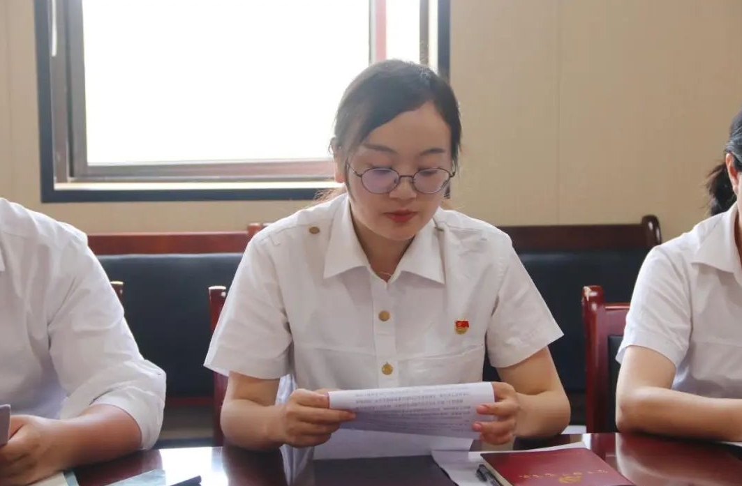 南昌向遠軌道技術(shù)學(xué)校黨支部召開黨員大會集中學(xué)習(xí)《中國共產(chǎn)黨紀(jì)律處分條例》