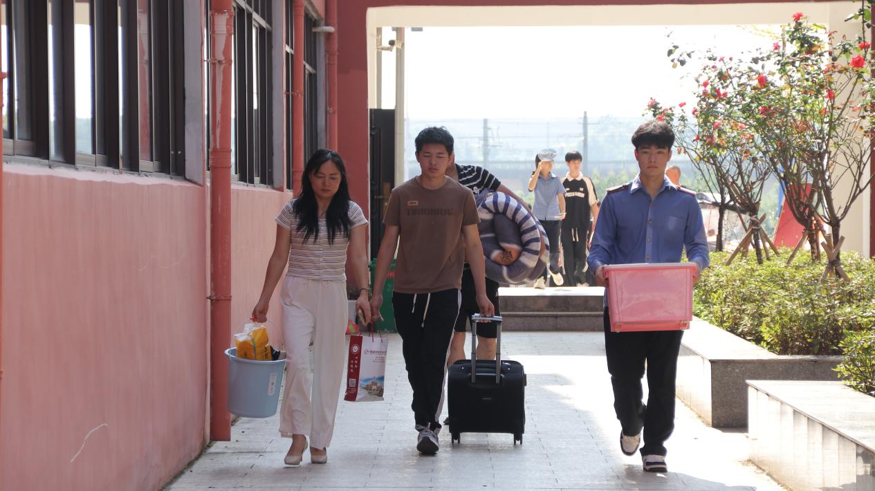 攜手向未來 我們開學啦|南昌向遠軌道技術(shù)學校2024級新生迎新日