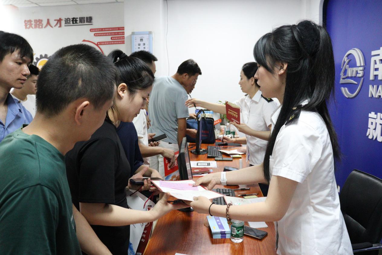 攜手向未來 我們開學啦|南昌向遠軌道技術(shù)學校2024級新生迎新日