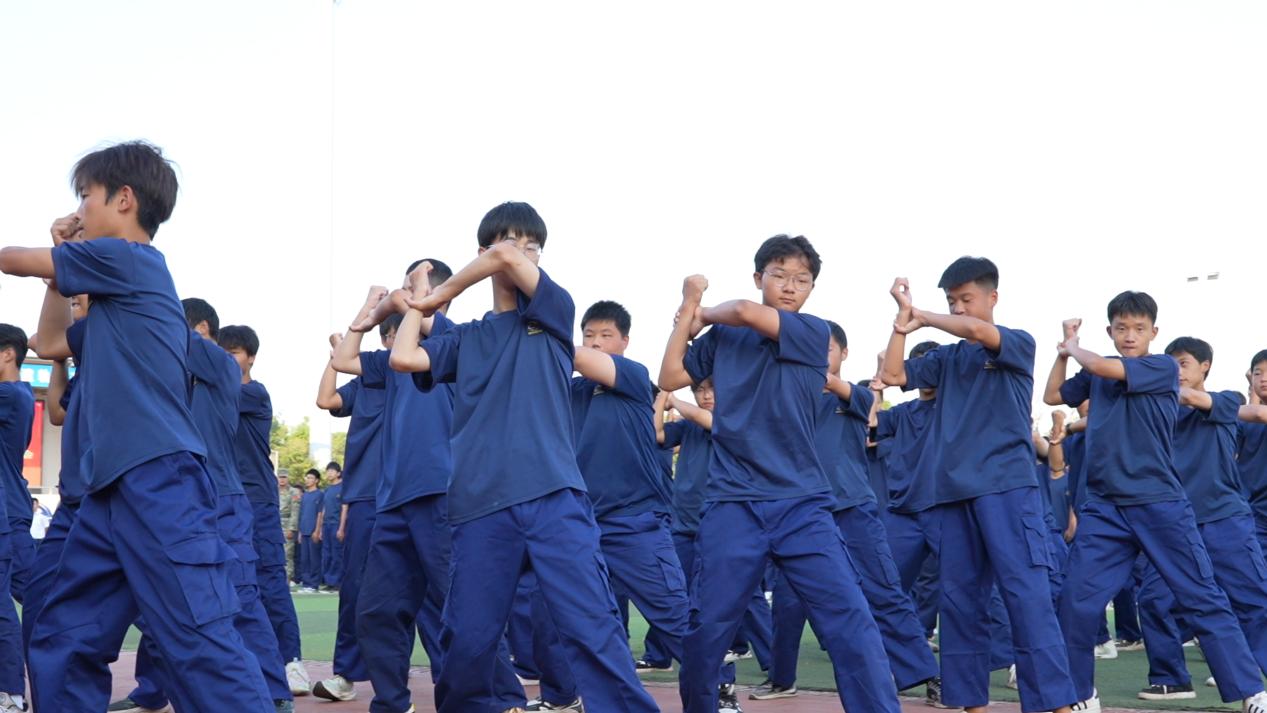 【國防教育】南昌向遠(yuǎn)軌道學(xué)校順利舉行2024級新生軍訓(xùn)成果匯報展示暨表彰大會