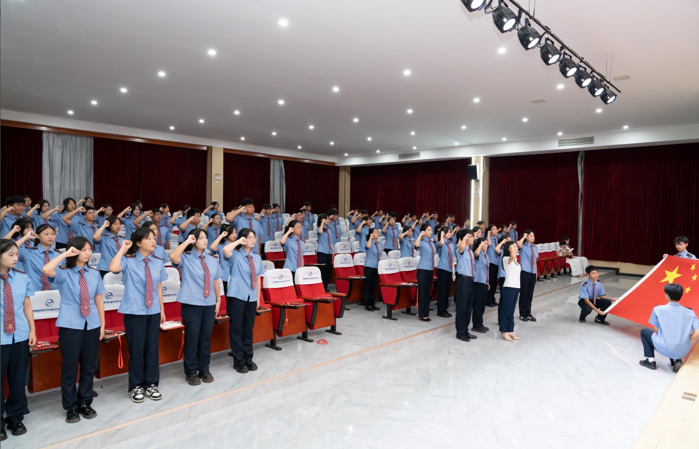 南昌向遠軌道技術(shù)學(xué)校新學(xué)年團委、學(xué)生會第一次全體會議圓滿落幕
