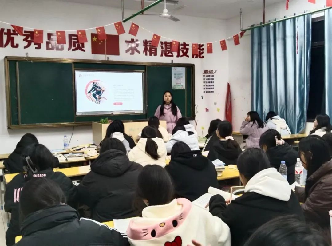 南昌向遠軌道技術(shù)學(xué)校組織開展國家憲法日主題班會
