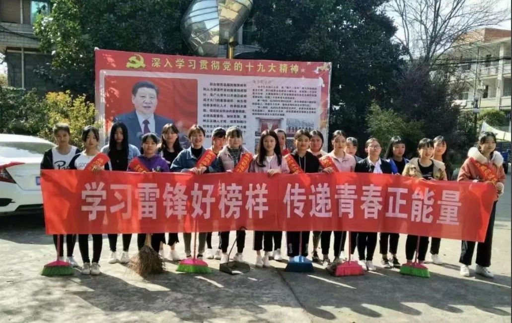 南昌向遠軌道技術(shù)學(xué)校校友風(fēng)采袁惠：主動真誠，做乘客的貼心人