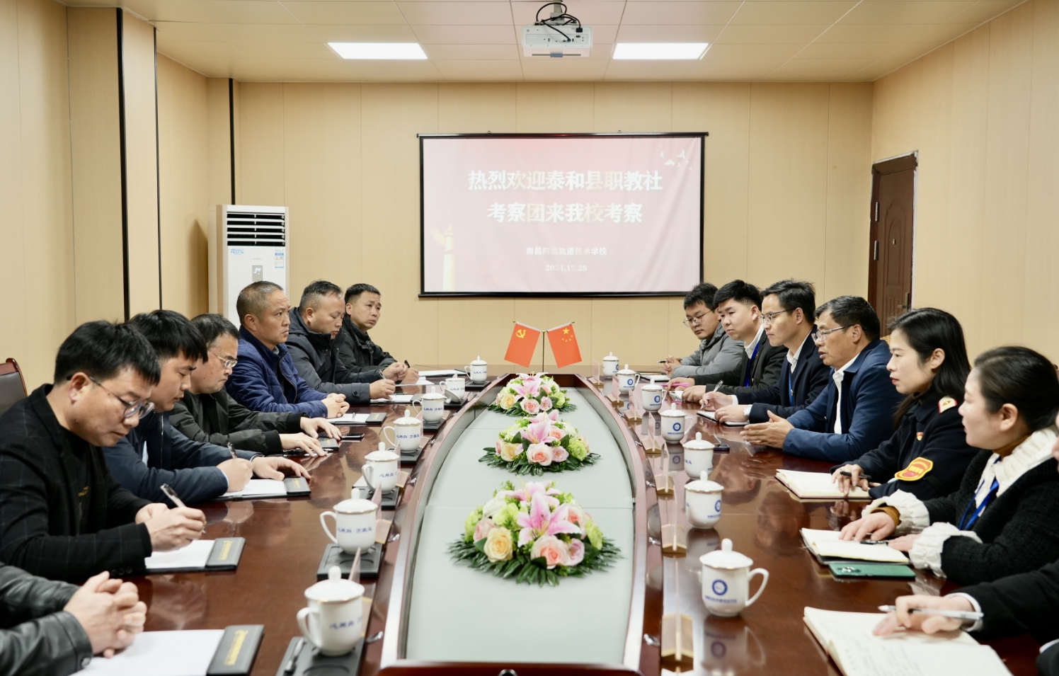 泰和縣職教社來南昌向遠軌道技術(shù)學校考察調(diào)研