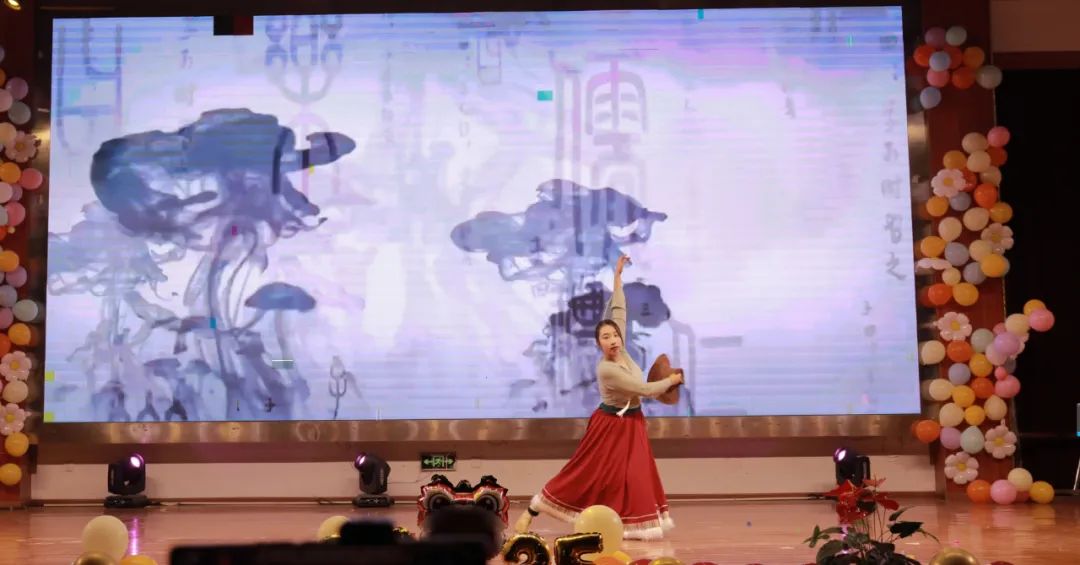 南昌向遠(yuǎn)軌道技術(shù)學(xué)校“風(fēng)華正茂揚(yáng)帆時(shí) 接續(xù)奮斗向未來(lái)”社團(tuán)成果展演暨2025年元旦聯(lián)歡晚會(huì)圓滿落幕