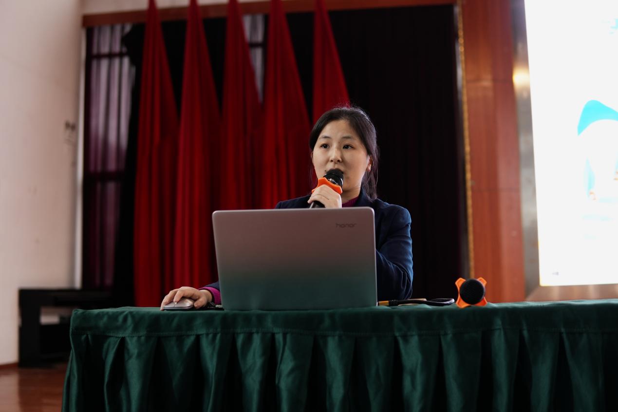 南昌向遠(yuǎn)軌道技術(shù)學(xué)校攜手江西銀行贛江新區(qū)分行成功舉辦“金融知識(shí)進(jìn)校園”游園會(huì)