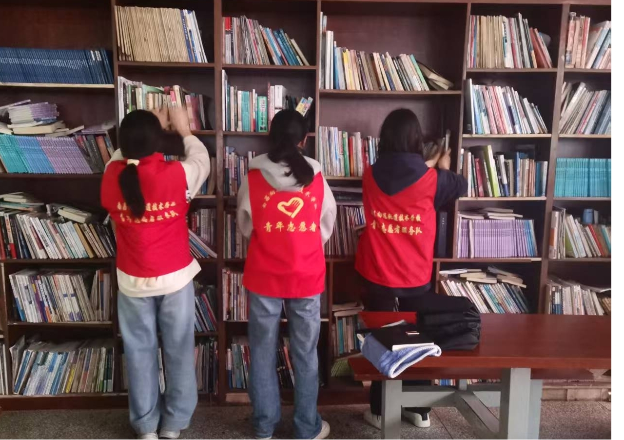 南昌向遠軌道技術學校開展學雷鋒志愿服務月系列活動（二）