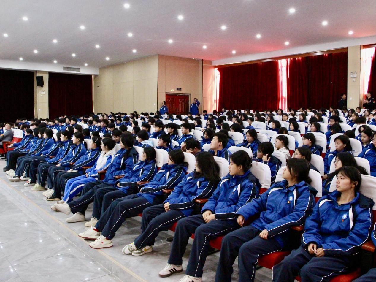 南昌向遠軌道技術學校開展學雷鋒志愿服務月系列活動（二）