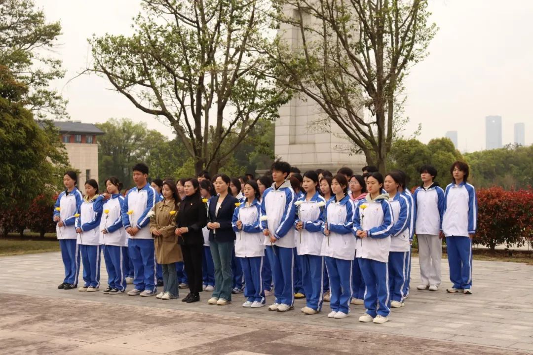 南昌向遠(yuǎn)軌道技術(shù)學(xué)校開展清明節(jié)祭英烈活動