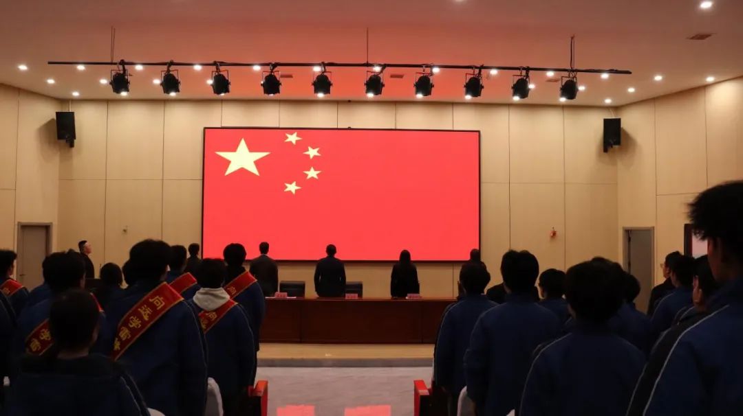 南昌向遠(yuǎn)軌道技術(shù)學(xué)校學(xué)雷鋒志愿服務(wù)月總結(jié)表彰暨志愿服務(wù)節(jié)閉幕式圓滿落幕