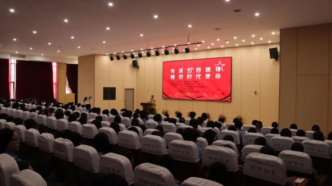 南昌向遠(yuǎn)軌道技術(shù)學(xué)校老兵進(jìn)校園專題報(bào)告會圓滿舉行