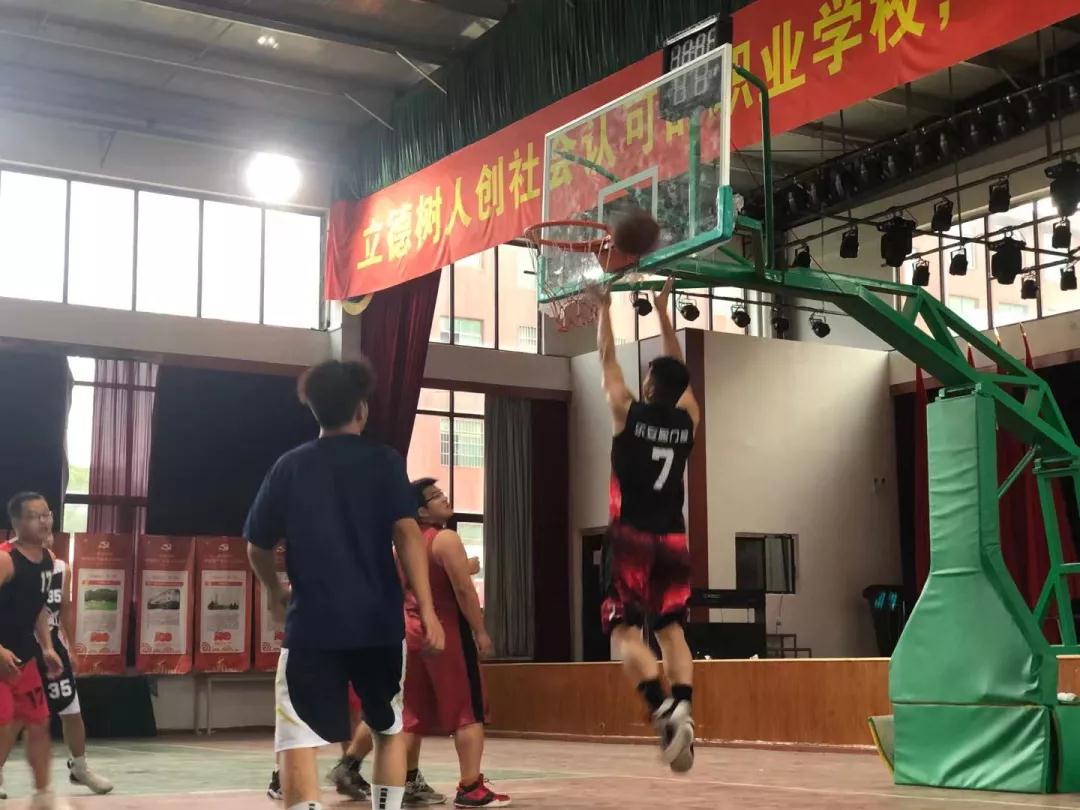 南昌向遠軌道技術(shù)學(xué)校2021級“新生杯”籃球賽圓滿落幕！