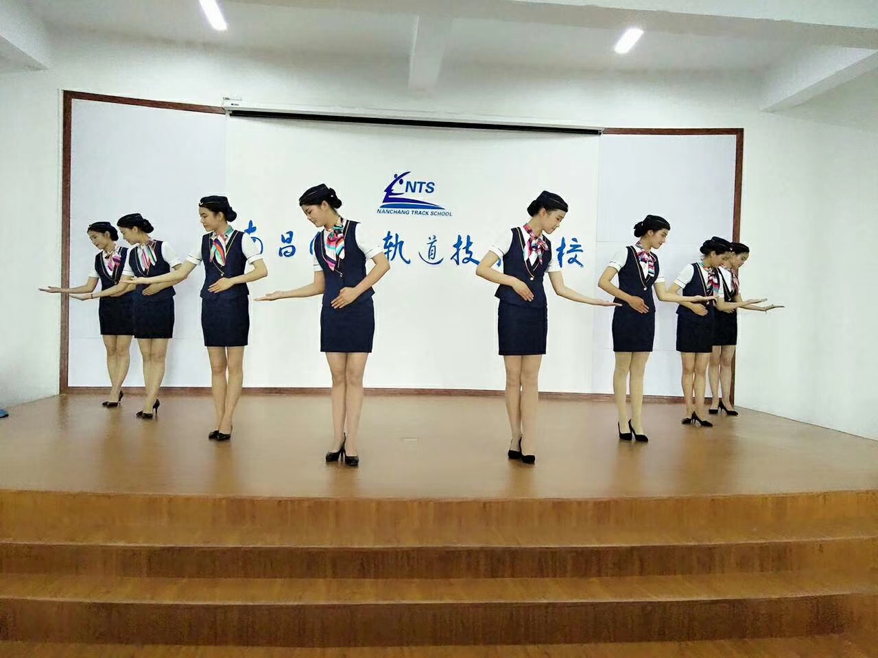 南昌向遠軌道技術(shù)學校禮儀社